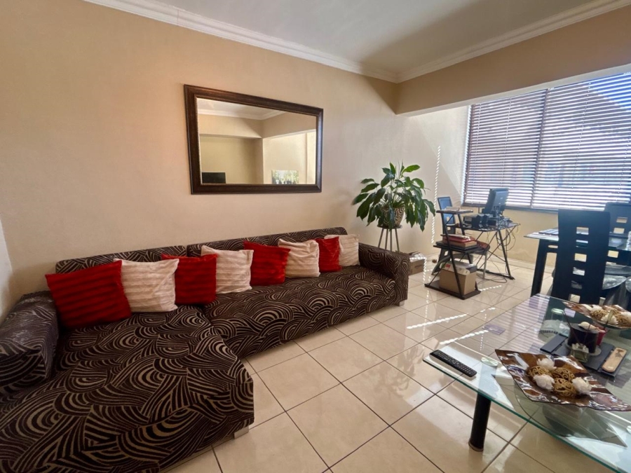 2 Bedroom Property for Sale in Goodwood Central Western Cape